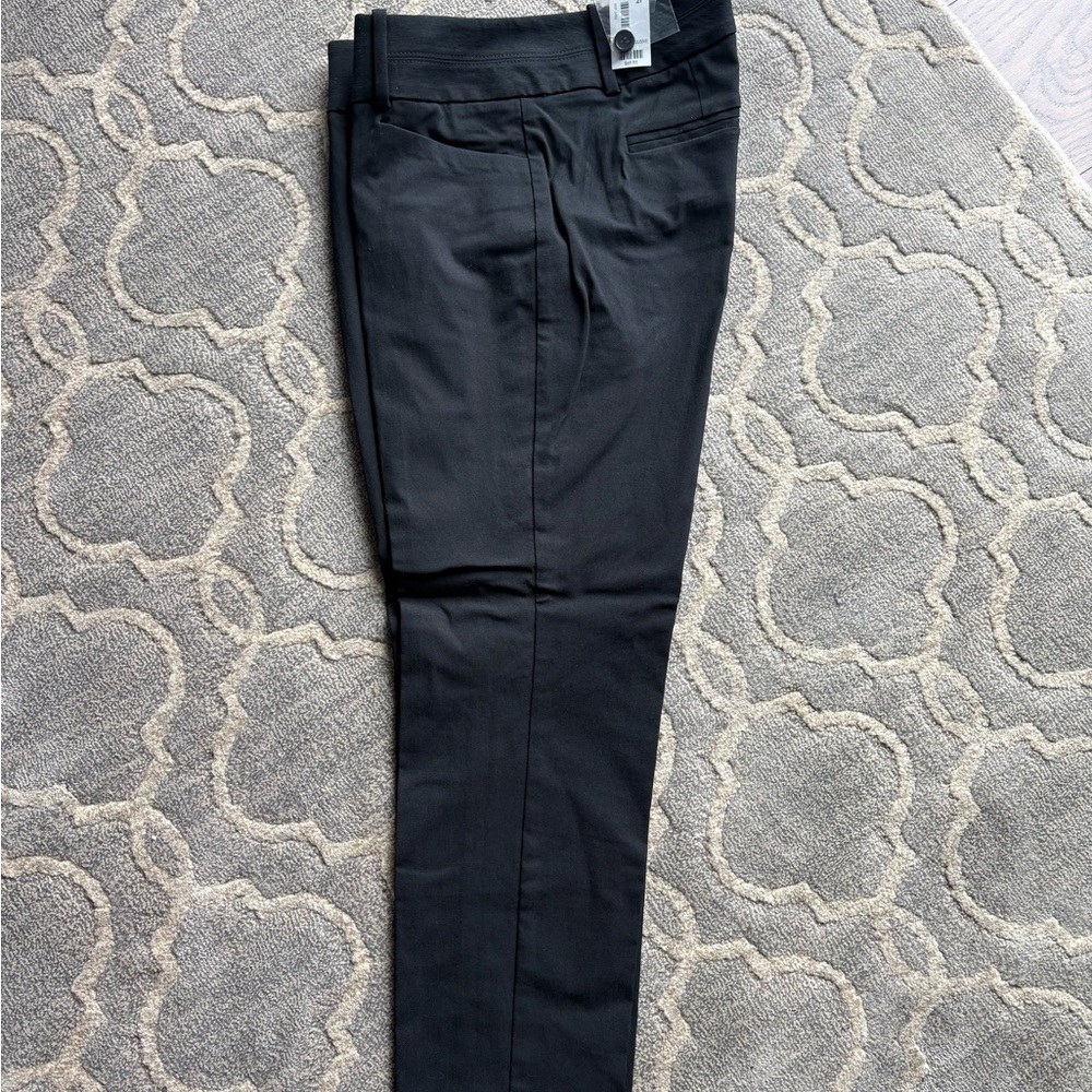 NWT women’s size  2 black capris